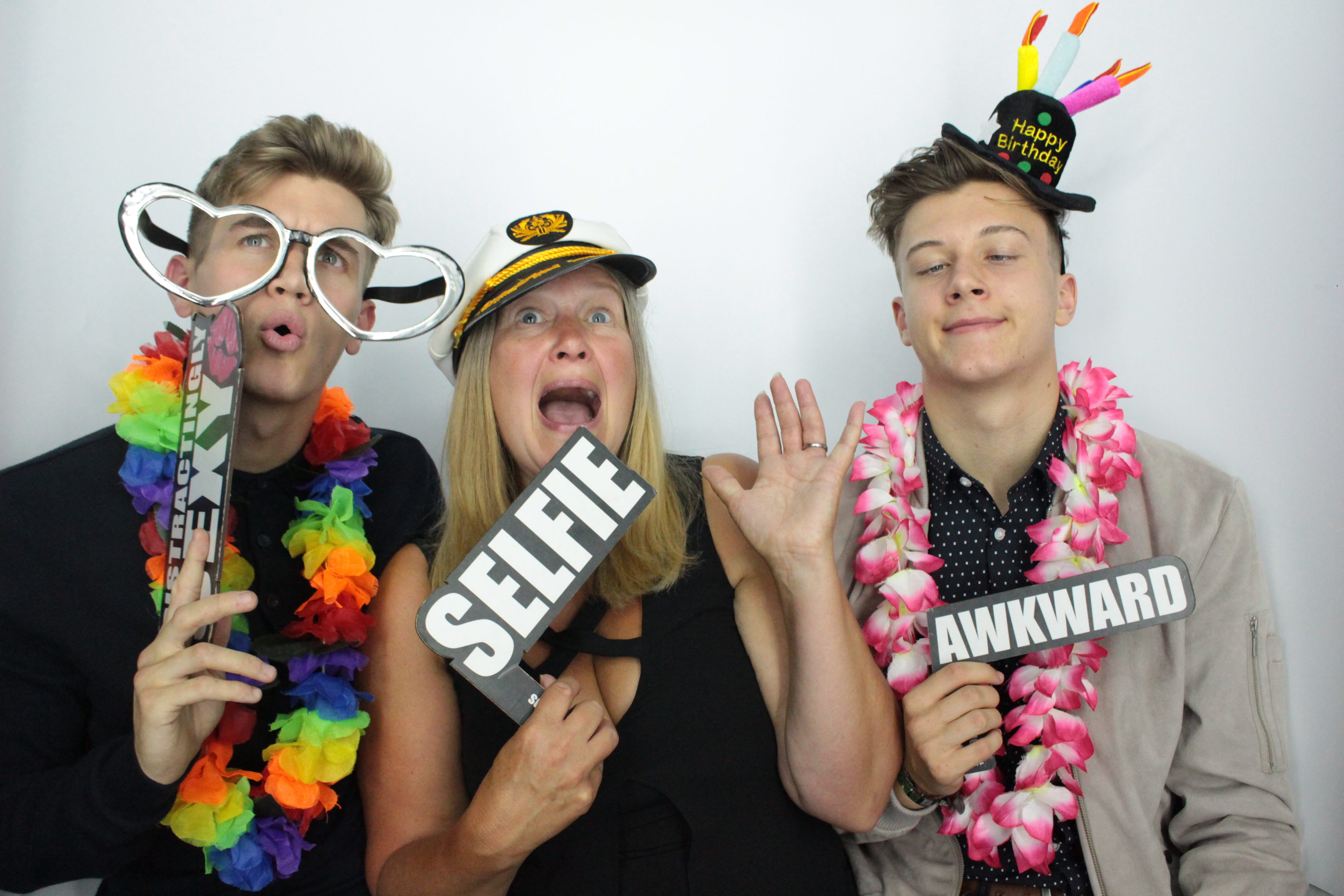 Martin & Colleen’s Joint 50th | View more photos from the event at gallery.myphotoboothexperience.co.uk/u/MyPhotoBoothExperienceLtd/Martin-Colleen’s-Joint-50th